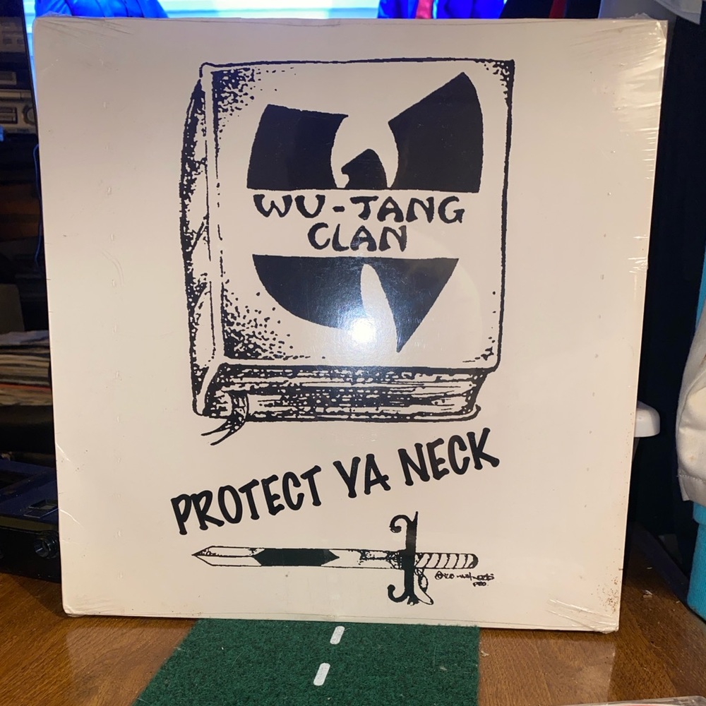 Wu-Tang Clan - Protect Ya Neck (12")

Media: Mint (M)

Sleeve: Very Good (VG)